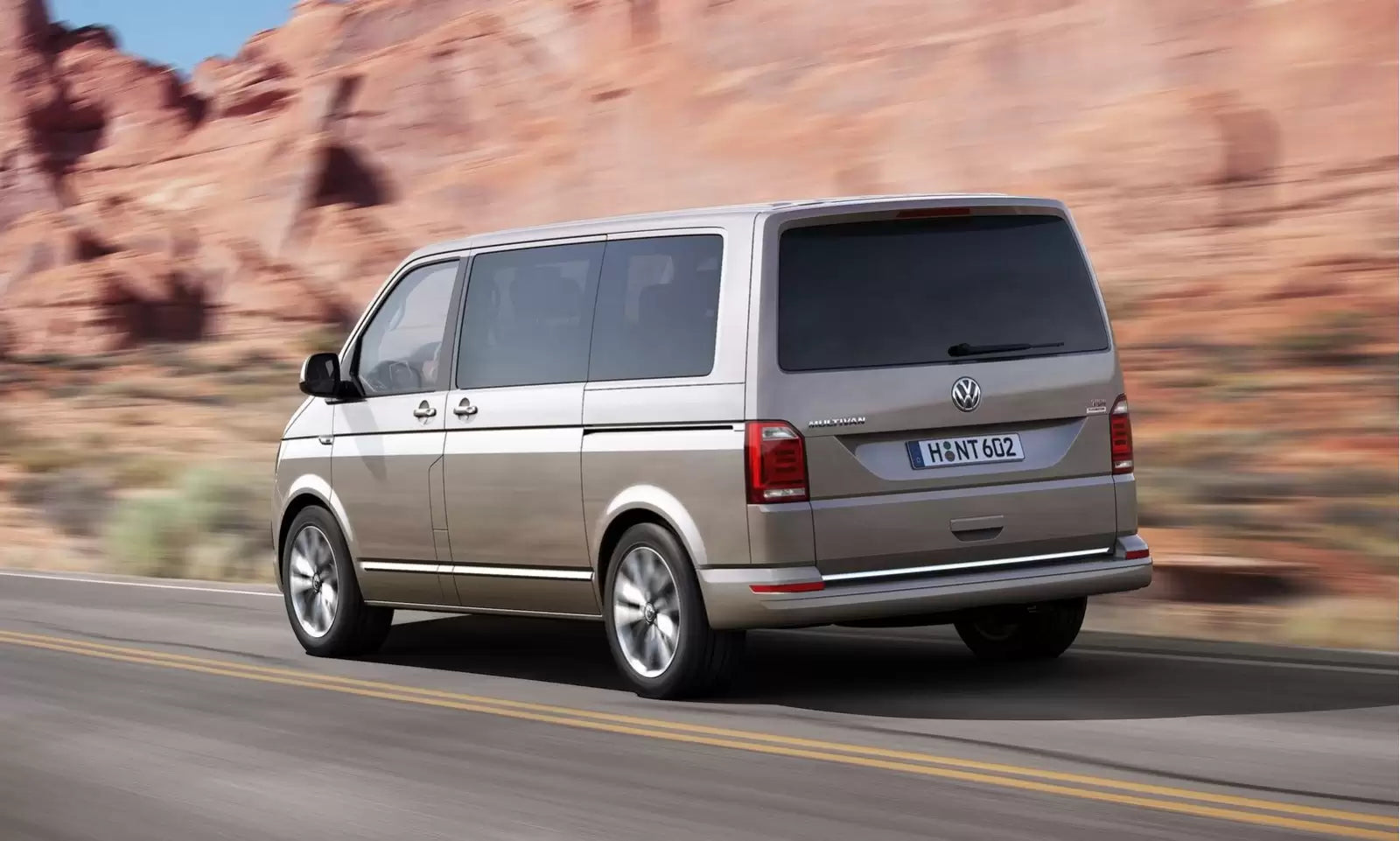 Fotografie vozu Volkswagen T6 Transporter Kombi 4MOTION 2.0 TDI BMT, 110 kW, Naftový, 4x4, Automatická převodovka výroba od 07/2015