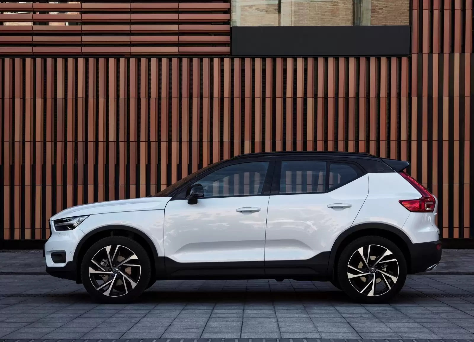 Fotografie vozu Volvo XC40 Momentum 2.0, 140 kW, Benzinový, Automatická převodovka výroba od 02/2018