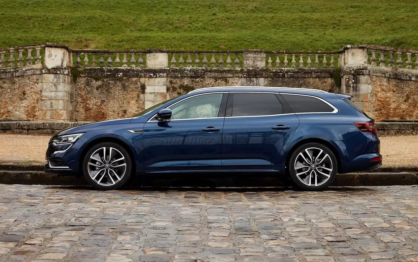 Fotografie vozu Renault Talisman Grandtour Initiale Paris EDC 1.6, 147 kW, Benzinový, Automatická převodovka výroba od 03/2016