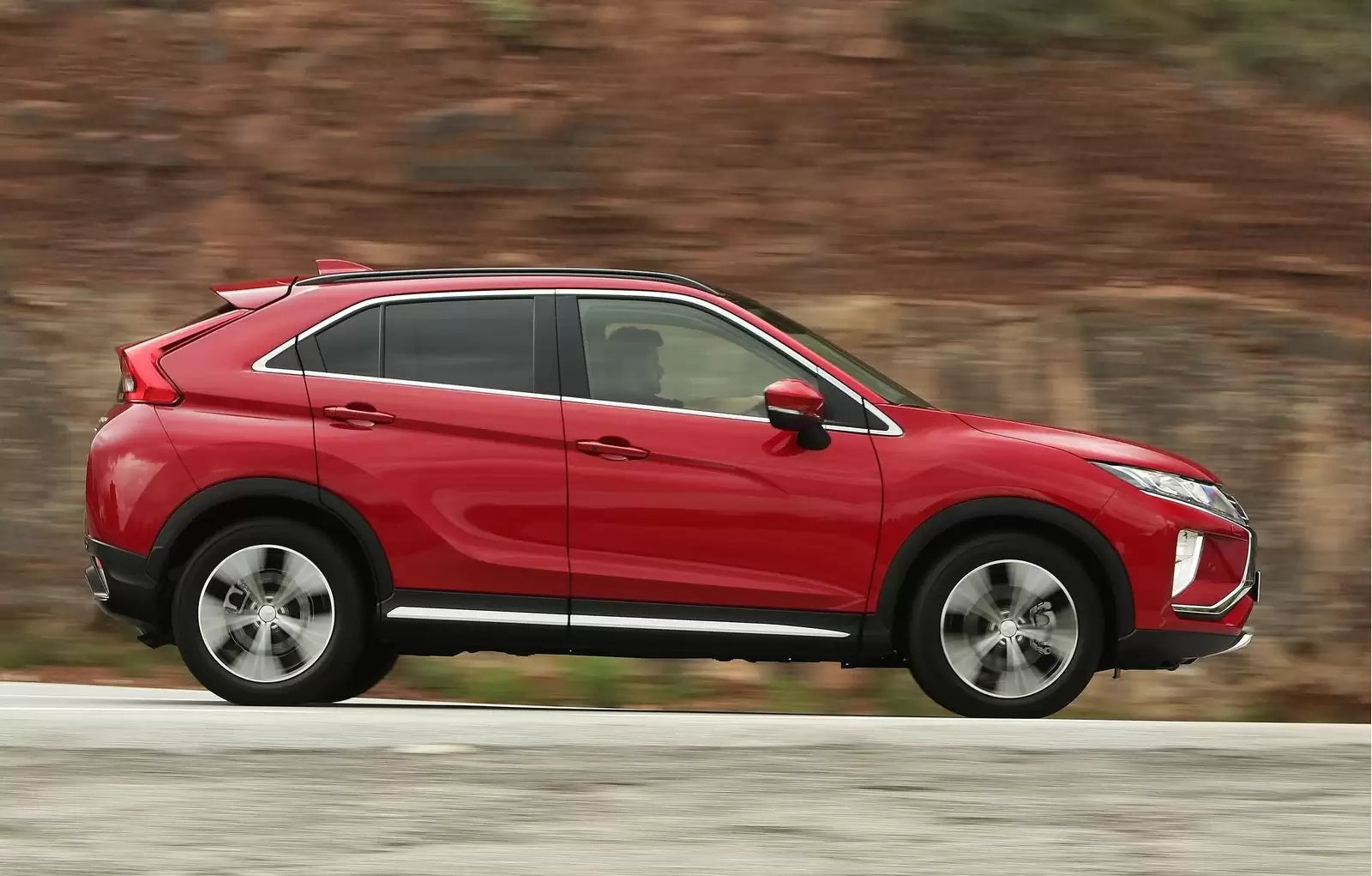 Fotografie vozu Mitsubishi Eclipse Cross Intense 1.5, 120 kW, Benzinový, Automatická převodovka výroba od 12/2017