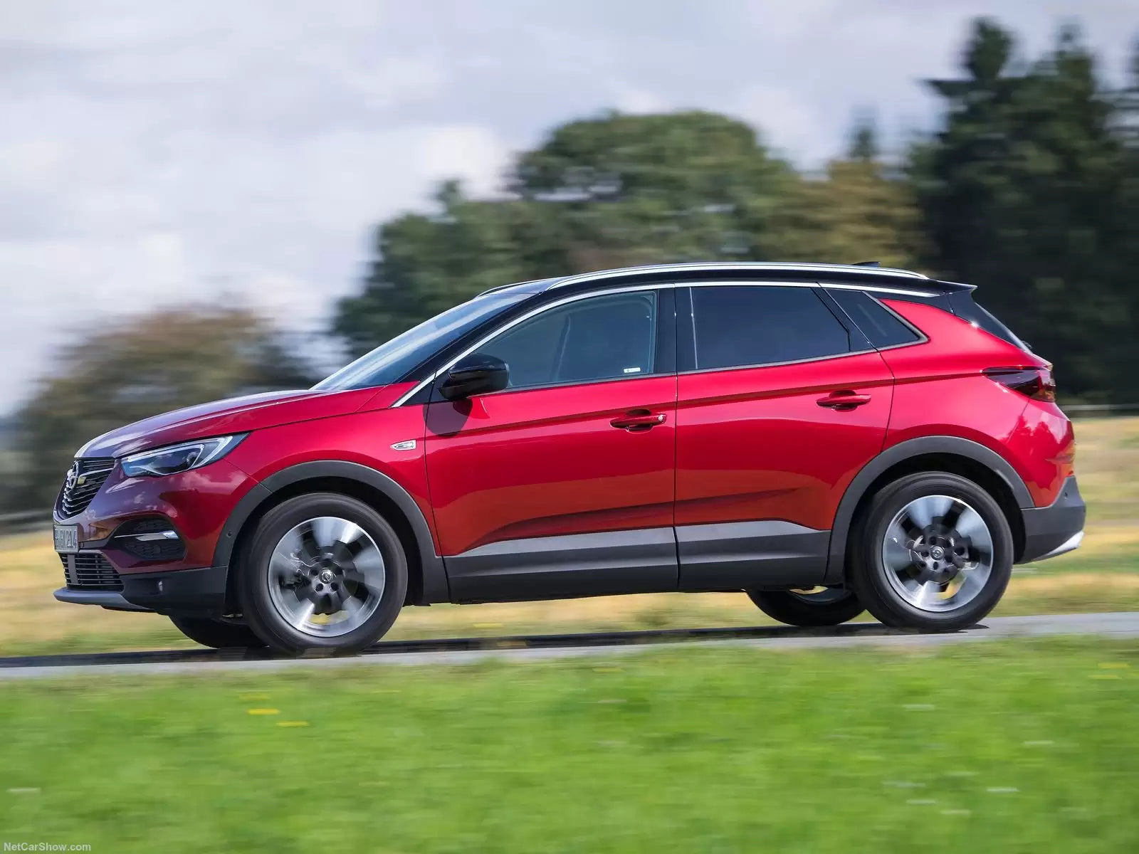 Fotografie vozu Opel Grandland X Edition 1.2, 96 kW, Benzinový, Automatická převodovka výroba od 01/2019