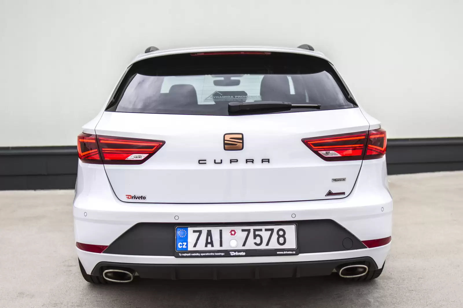 Fotografie vozu SEAT Leon ST Cupra 4Drive DSG 300, 221 kW, Benzinový, 4x4, Automatická převodovka výroba od 04/2017