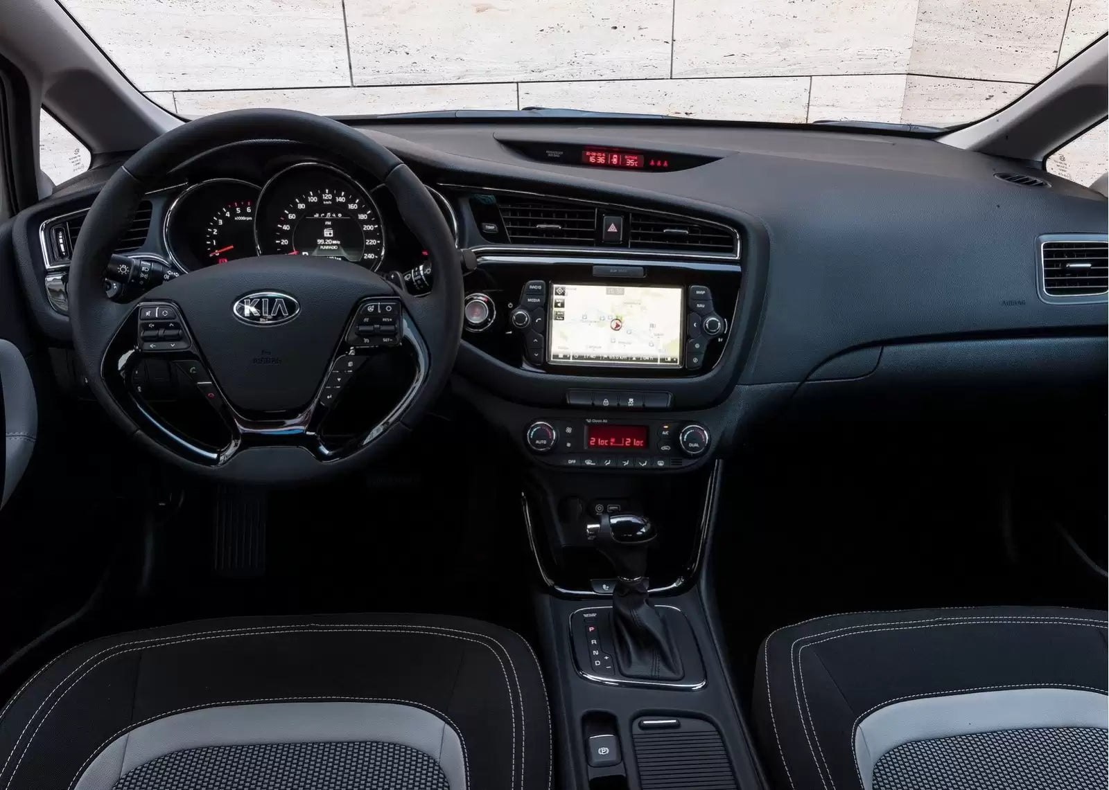 Fotografie vozu KIA cee´d Comfort Plus 1.6 GDI, 99 kW, Benzinový výroba od 01/2017