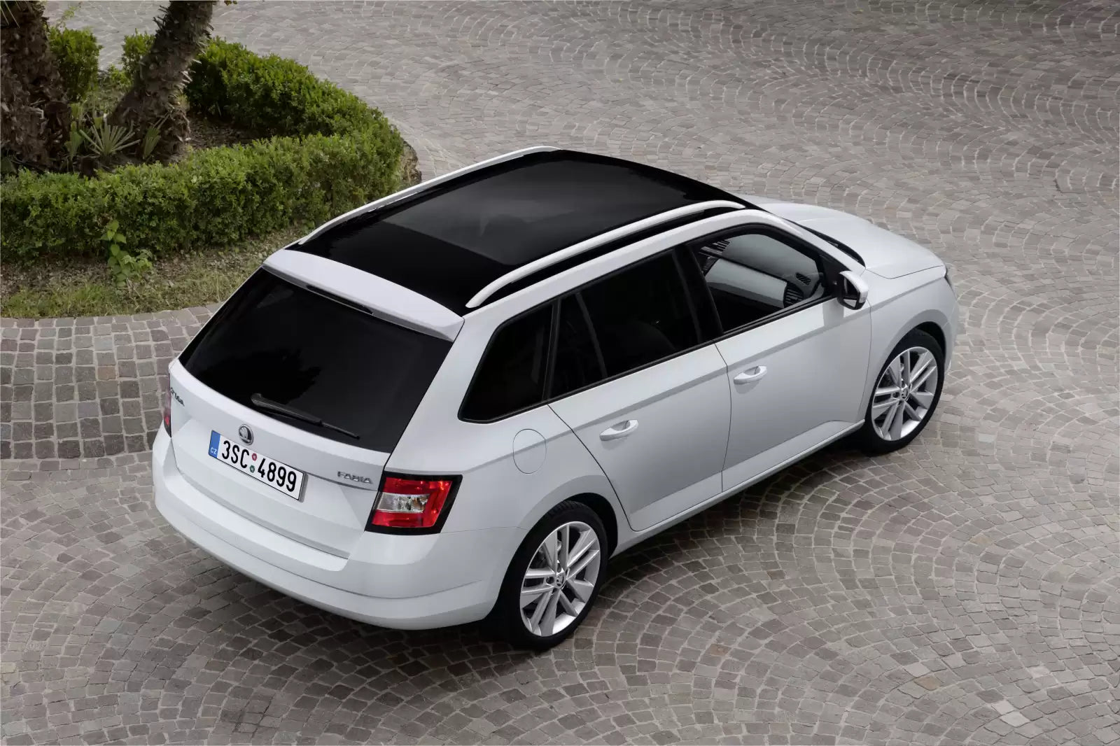 Fotografie vozu Škoda Fabia Combi Ambition 1.0 TSI, 81 kW, Benzinový, Automatická převodovka výroba od 06/2017