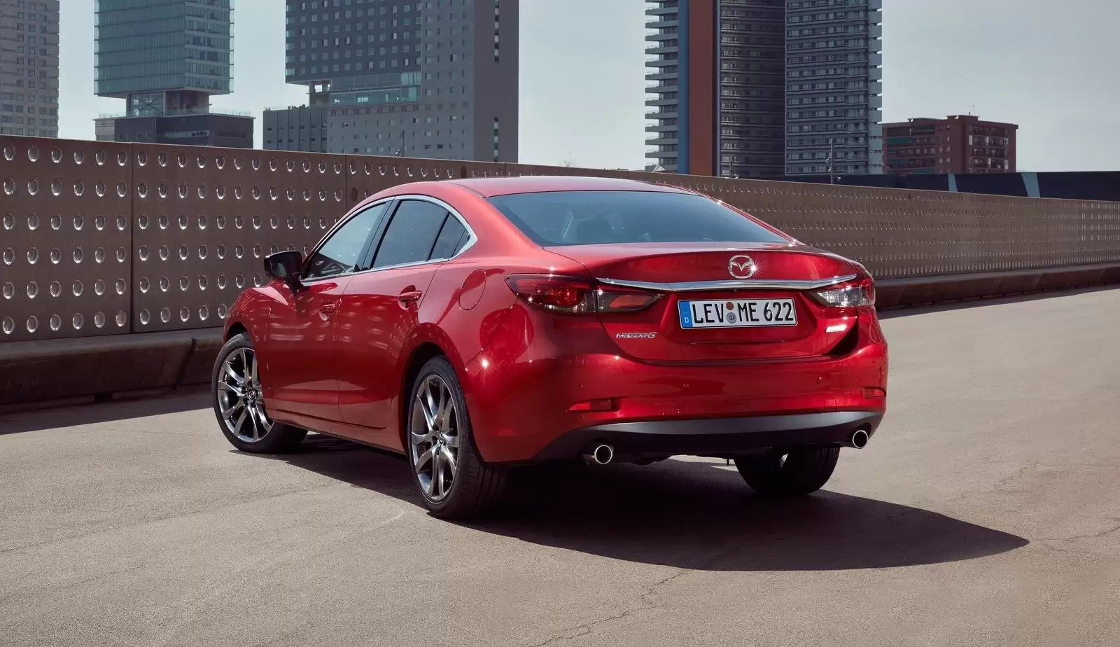 Fotografie vozu Mazda 6 Liftback Attraction 2.0, 107 kW, Benzinový výroba od 10/2016