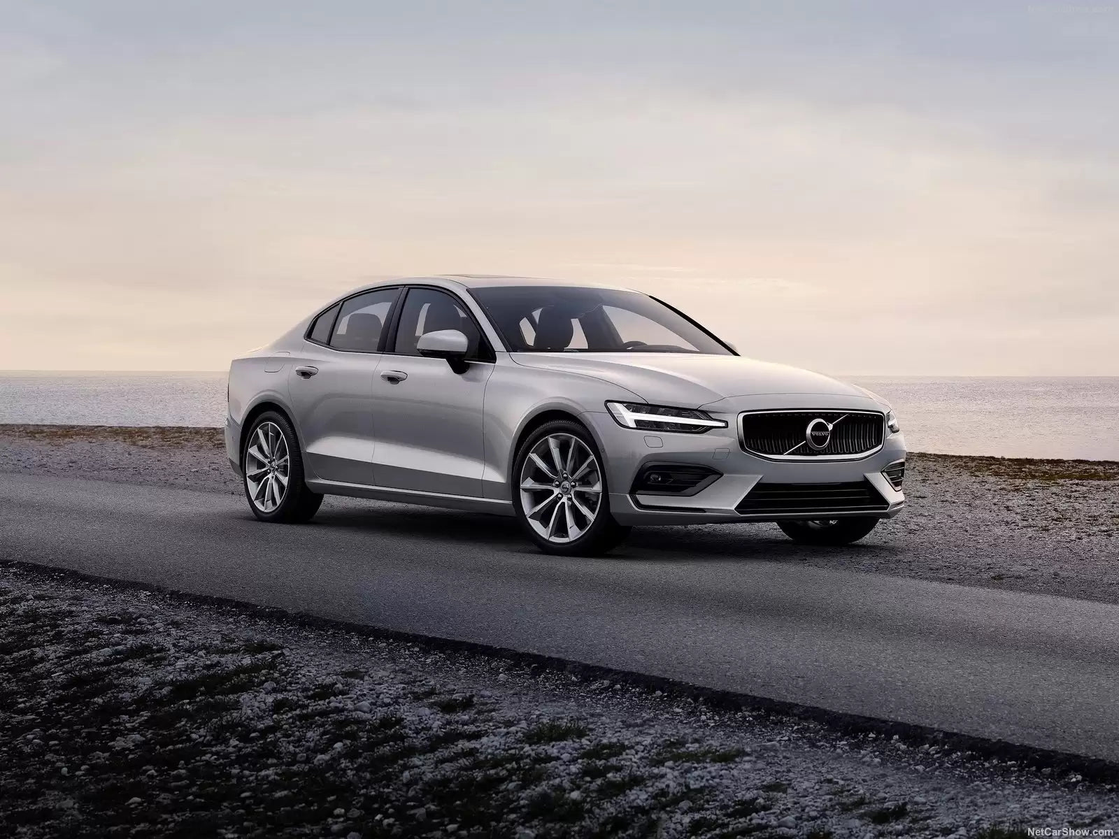 Fotografie vozu Volvo S60 Inscription 2.0, 140 kW, Benzinový, Automatická převodovka výroba od 06/2019