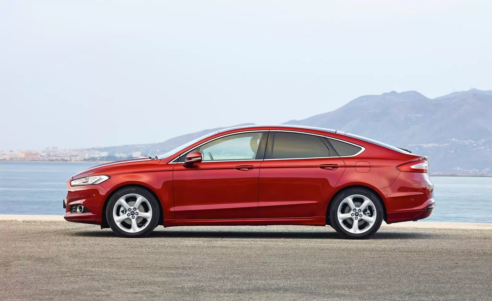 Fotografie vozu Ford Mondeo Business 2.0 TDCi, 132 kW, Naftový, 4x4, Automatická převodovka výroba od 11/2015