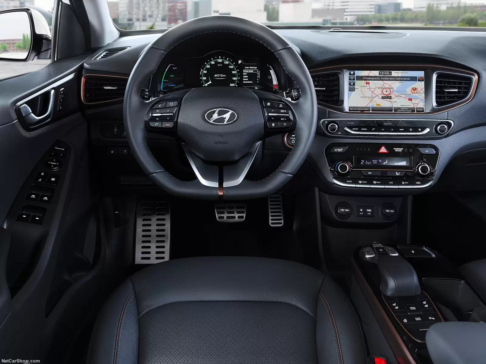 Fotografie vozu Hyundai IONIQ (AE) Elektro EV Ultimate 88kW, 88 kW, Elektrický, Automatická převodovka výroba od 11/2016