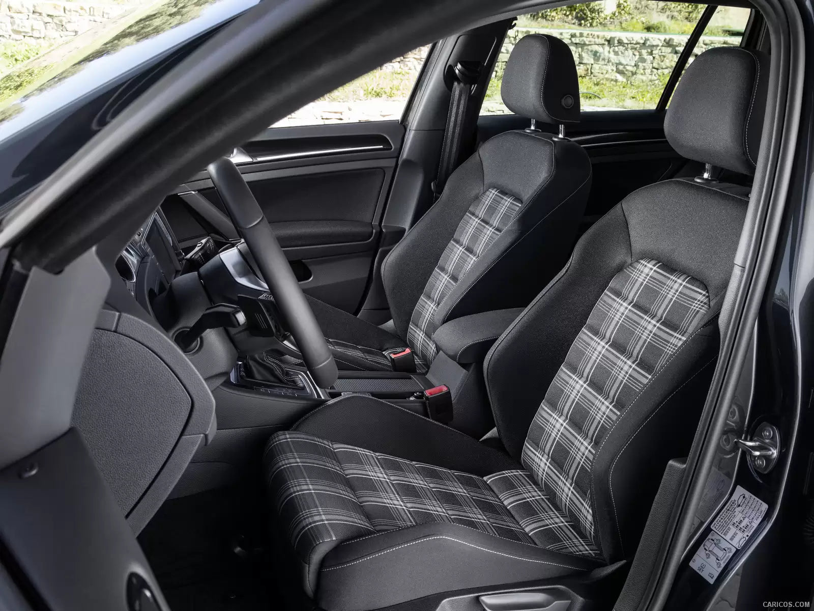 Fotografie vozu Volkswagen Golf GTD Variant Sériová 2.0, 135 kW, Naftový, Automatická převodovka výroba od 03/2017