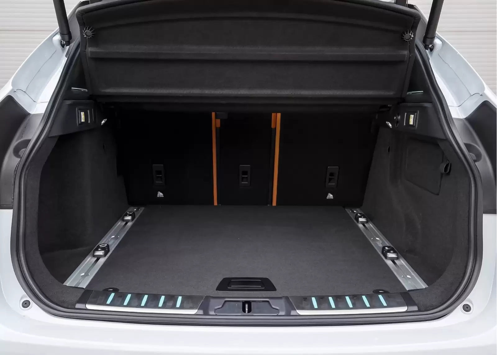 Fotografie vozu Jaguar F-Pace Portfolio 2.0, 132 kW, Naftový výroba od 01/2016