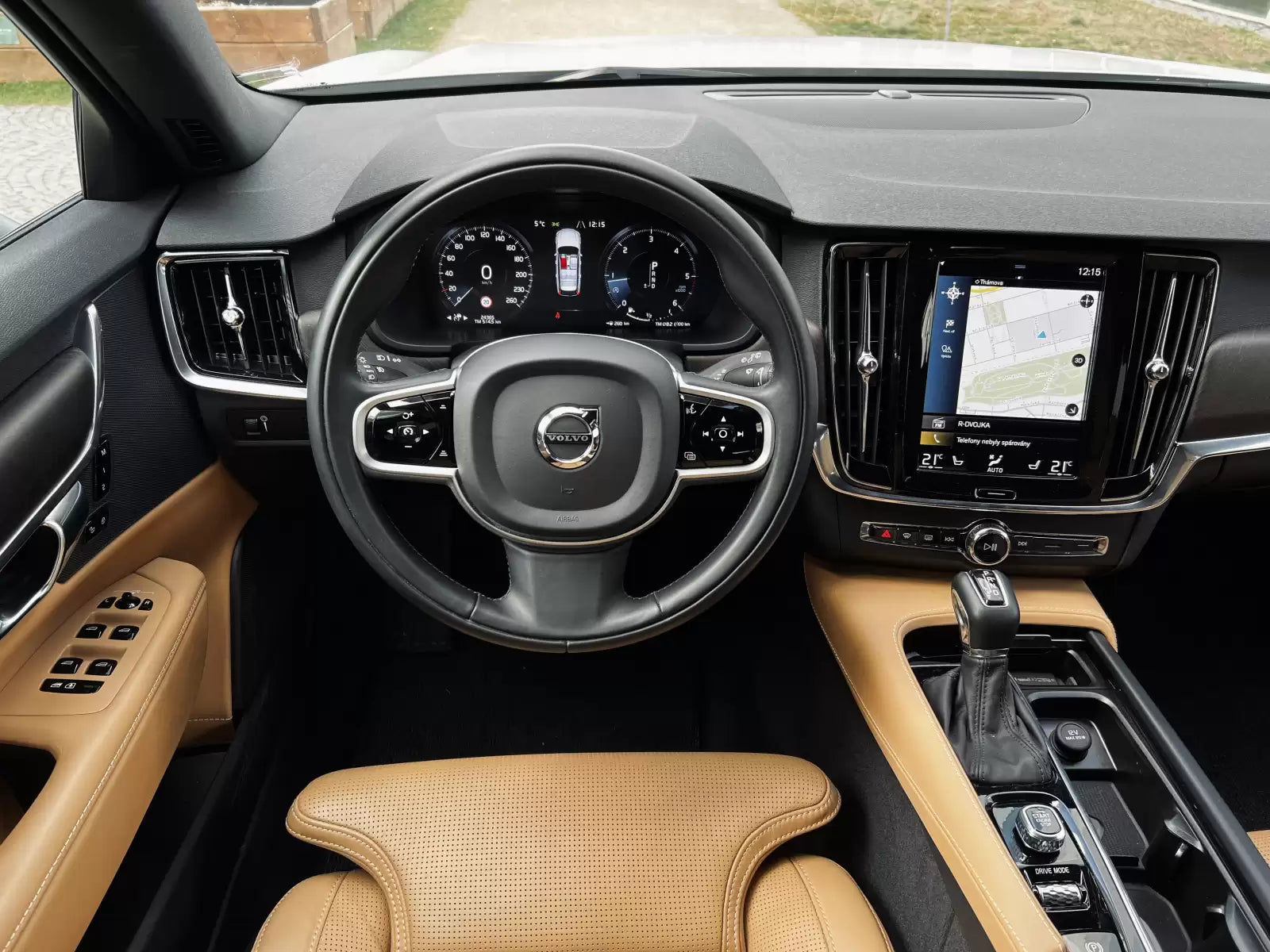 Fotografie vozu Volvo V90 Cross Country Pro 2.0, 184 kW, Benzinový, 4x4, Automatická převodovka výroba od 11/2016