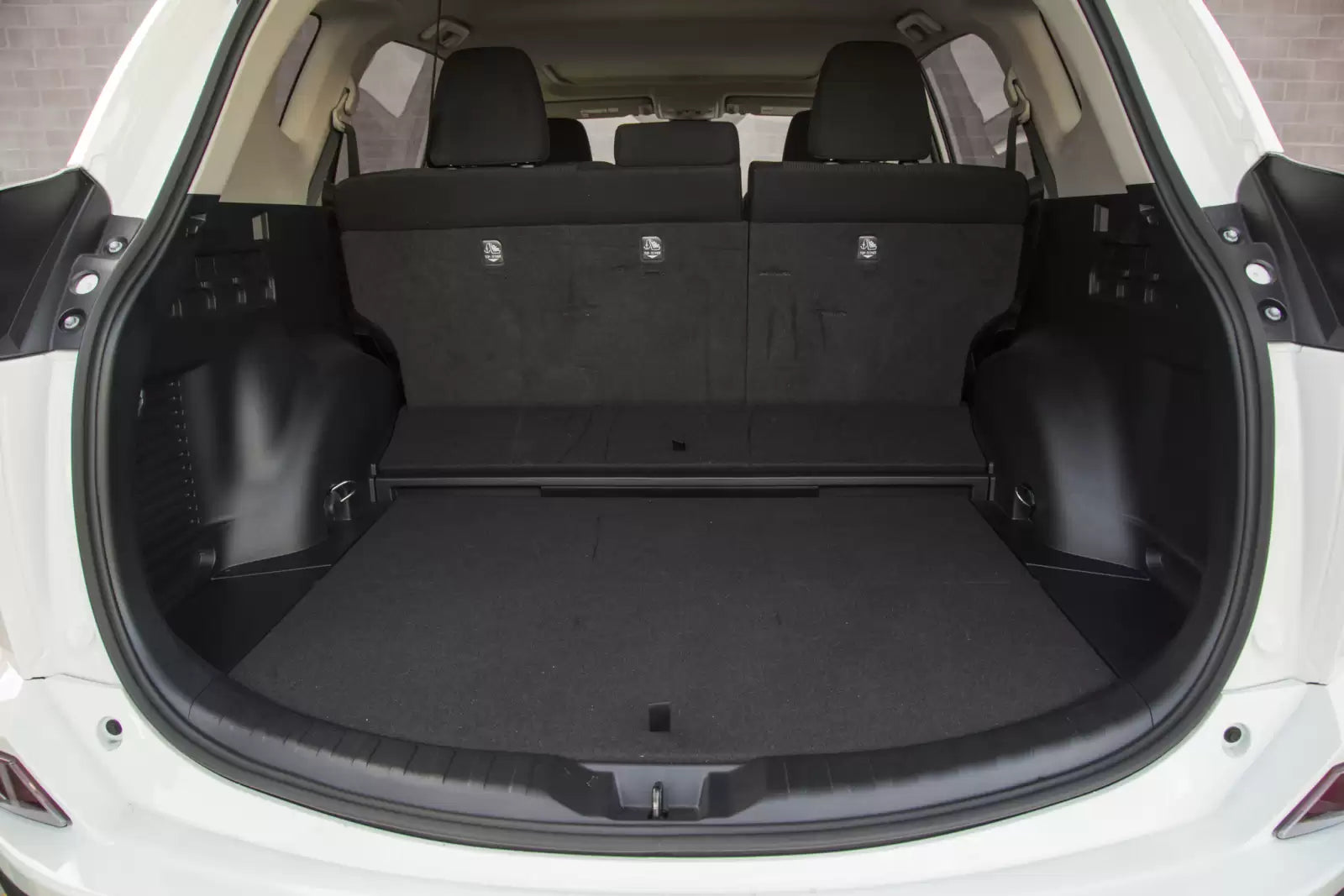 Fotografie vozu Toyota RAV4 Active 2.5, 145 kW, Hybridní, Automatická převodovka výroba od 01/2016