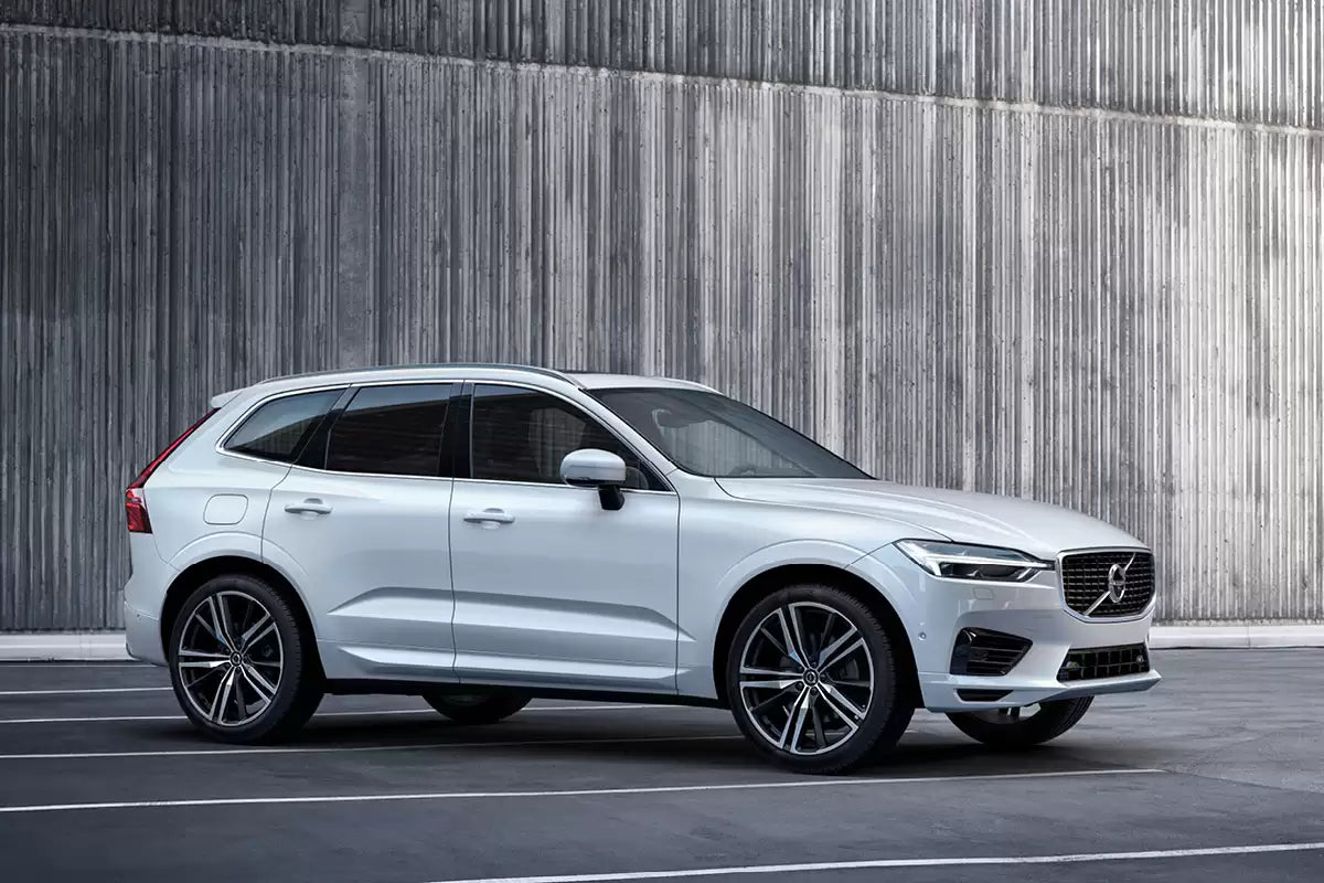 Fotografie vozu Volvo XC60 Momentum 2.0 T8, 295 kW, Hybridní, Automatická převodovka výroba od 07/2017