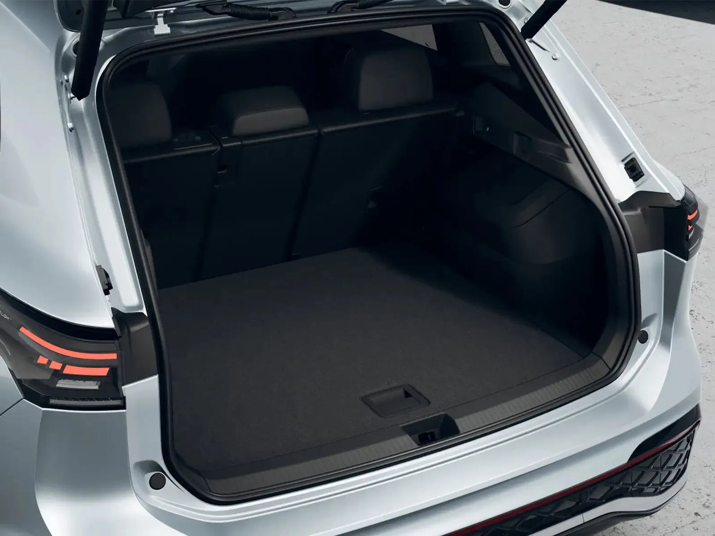 Fotografie automobilu Volkswagen Tiguan III R-Line People na operativní leasing | Driveto.cz