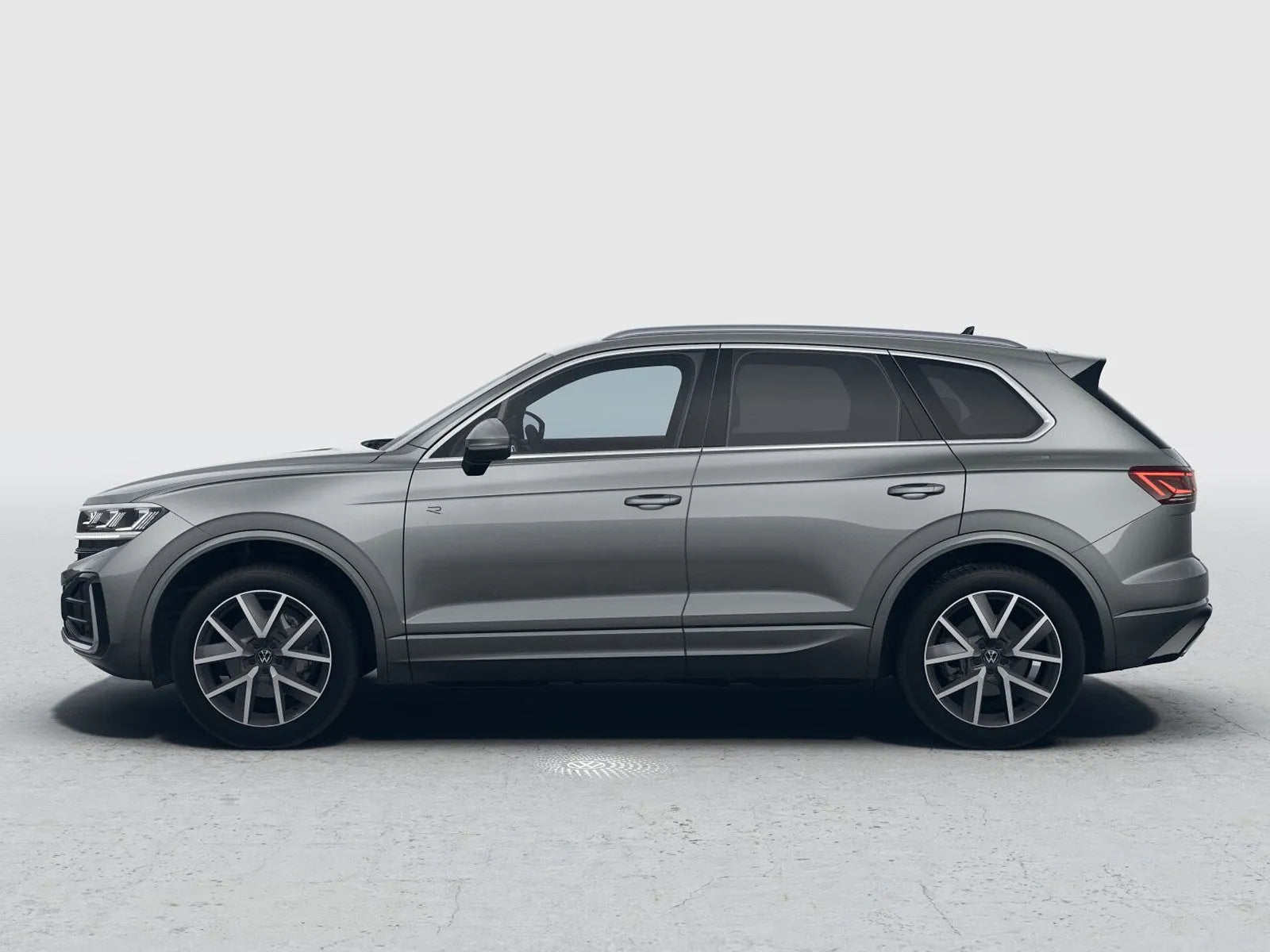 Fotografie automobilu Volkswagen Touareg R-Line na operativní leasing | Driveto.cz