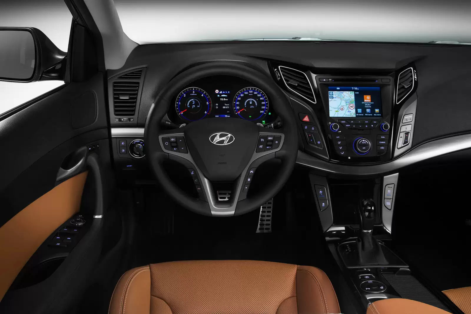 Fotografie vozu Hyundai i40 Sedan Experience 1.7, 104 kW, Naftový výroba od 05/2015