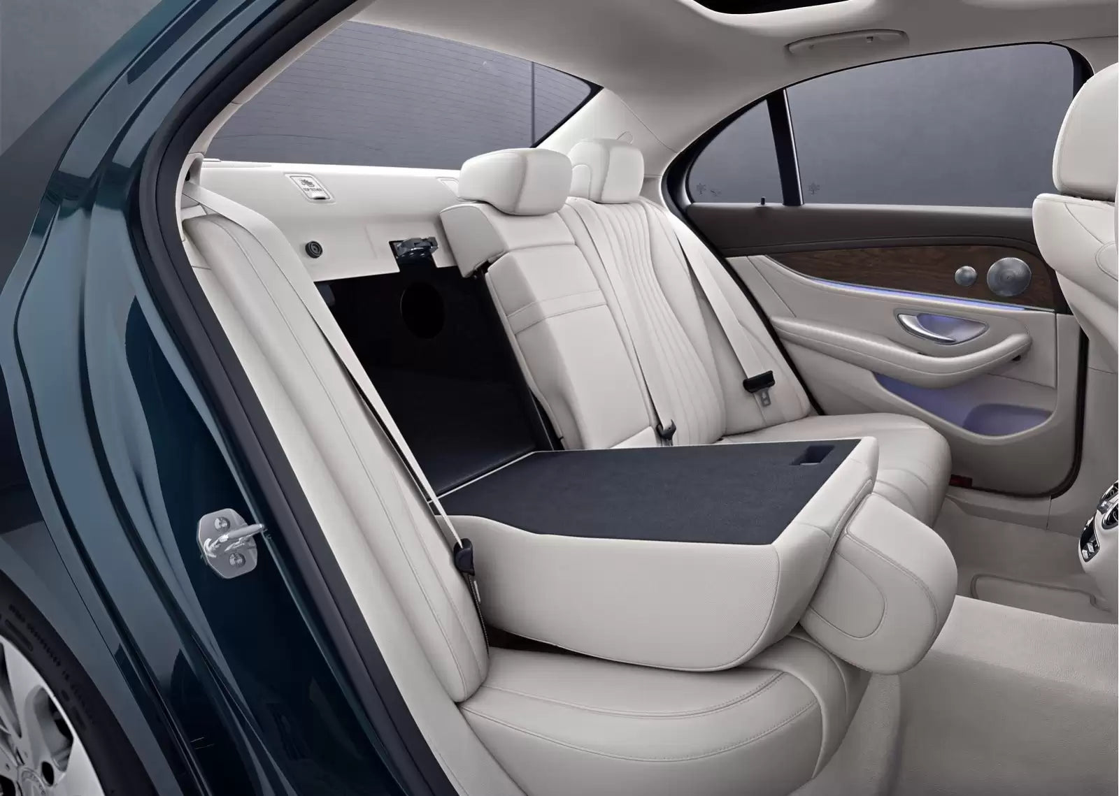 Fotografie vozu Mercedes-Benz Třída E Sedan 4MATIC 9G-TRONIC 2.0, 143 kW, Naftový, 4x4, Automatická převodovka výroba od 10/2016