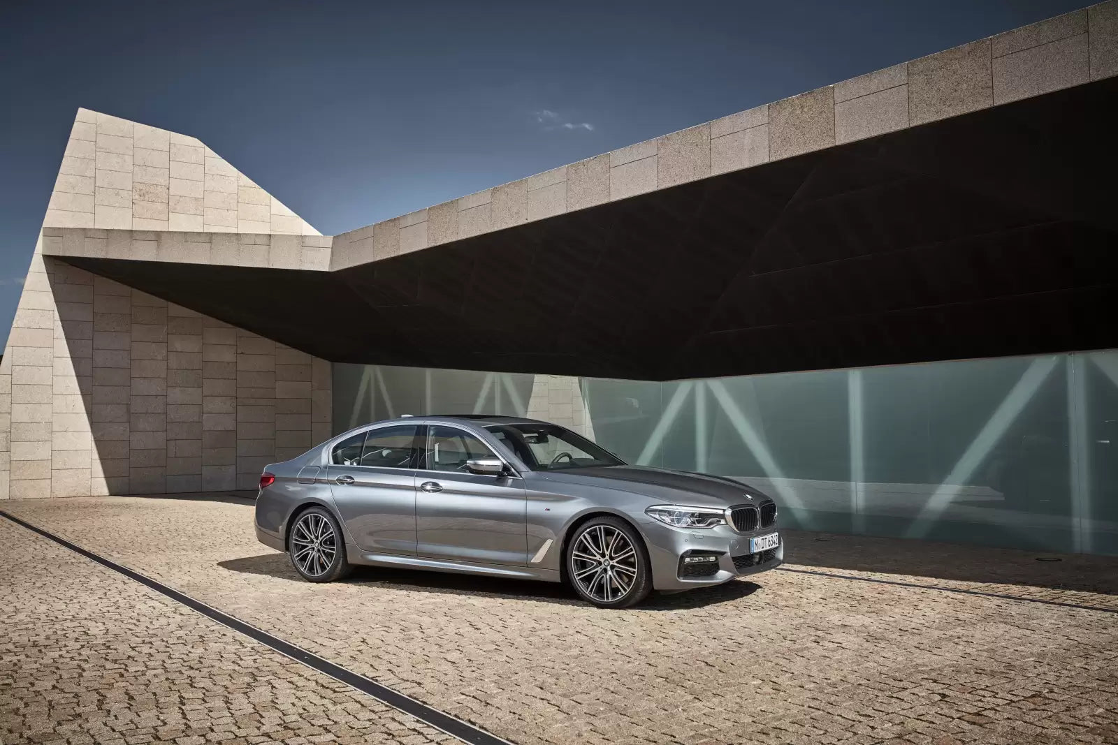 Fotografie vozu BMW Řada 5 Sedan Sériová 3.0, 294 kW, Naftový, 4x4, Automatická převodovka výroba od 02/2017
