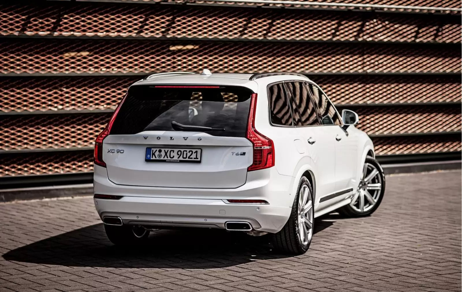 Fotografie vozu Volvo XC90 Inscription 2.0, 173 kW, Nafta, 4x4, Automatická převodovka výroba od 11/2016