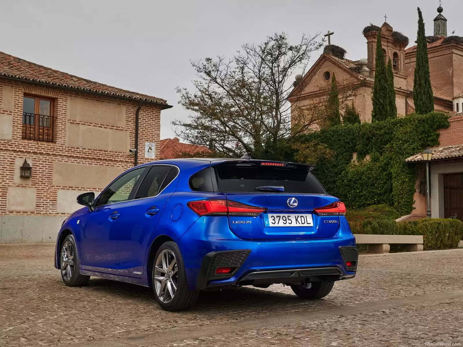 Fotografie vozu Lexus CT Elegance 1.8, 100 kW, Hybridní, Automatická převodovka výroba od 10/2017