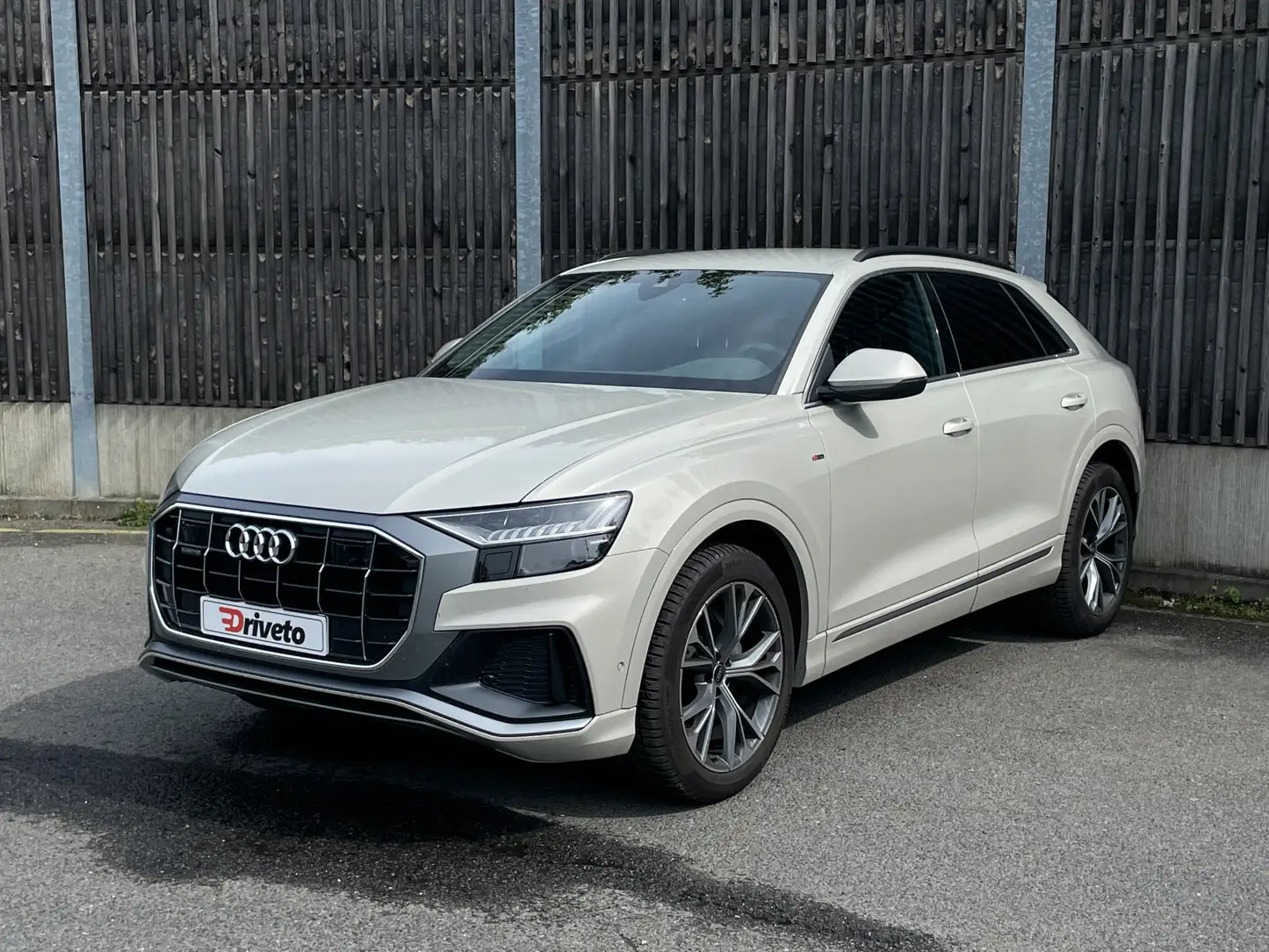 Fotografie automobilu Audi Q8 S line na operativní leasing | Driveto.cz