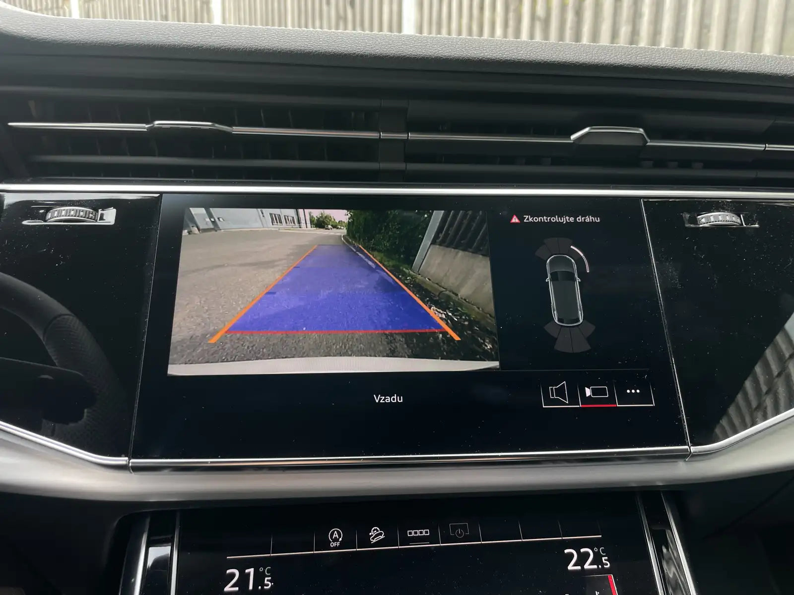 Fotografie automobilu Audi Q8 S line na operativní leasing | Driveto.cz