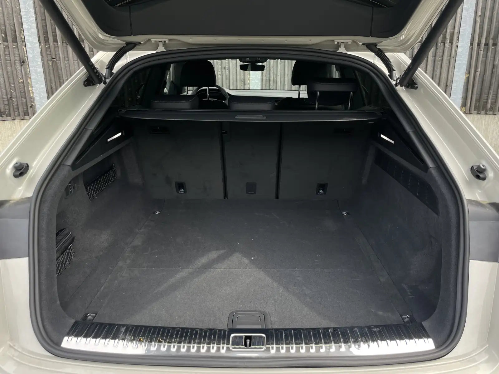Fotografie automobilu Audi Q8 S line na operativní leasing | Driveto.cz