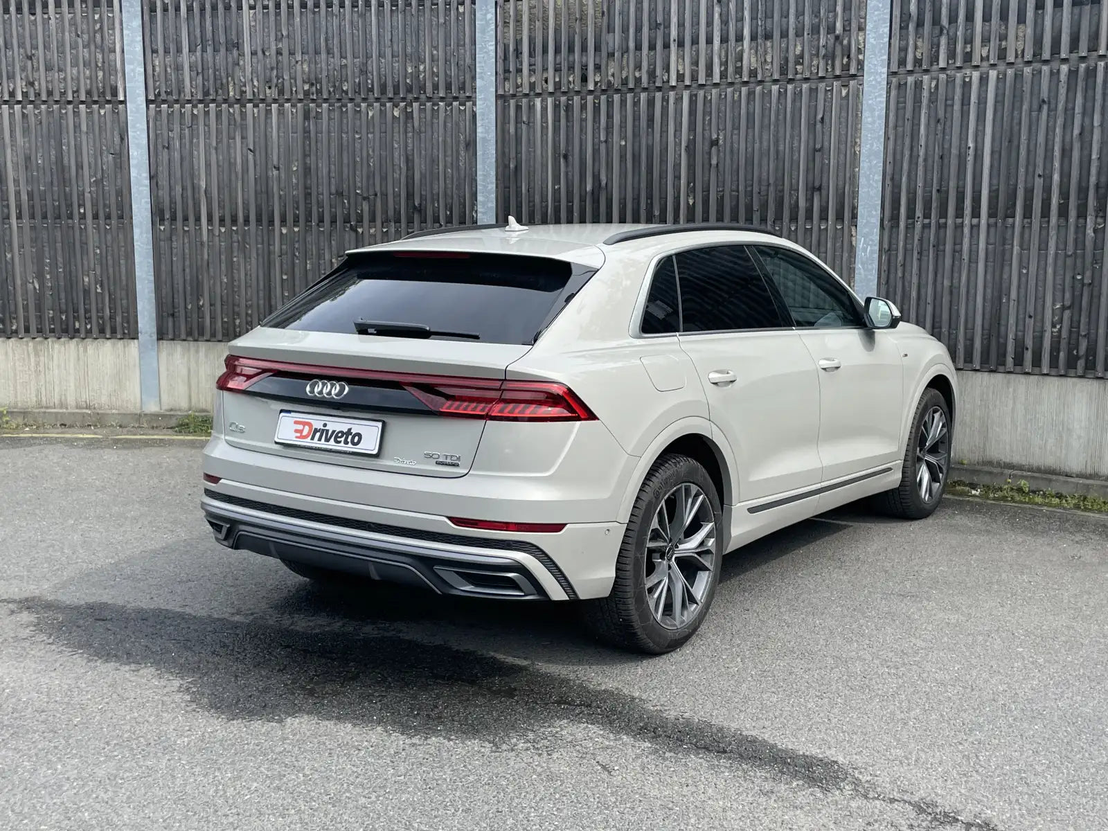 Fotografie automobilu Audi Q8 S line na operativní leasing | Driveto.cz
