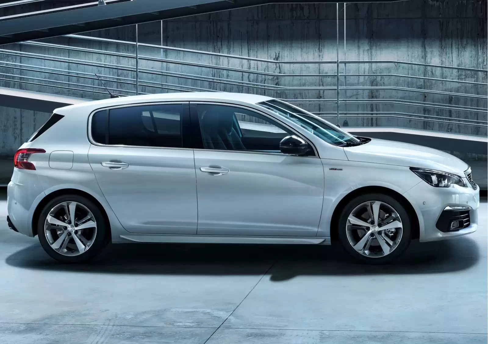 Fotografie vozu Peugeot 308 Active 1.6, 88 kW, Naftový, Automatická převodovka výroba od 06/2017
