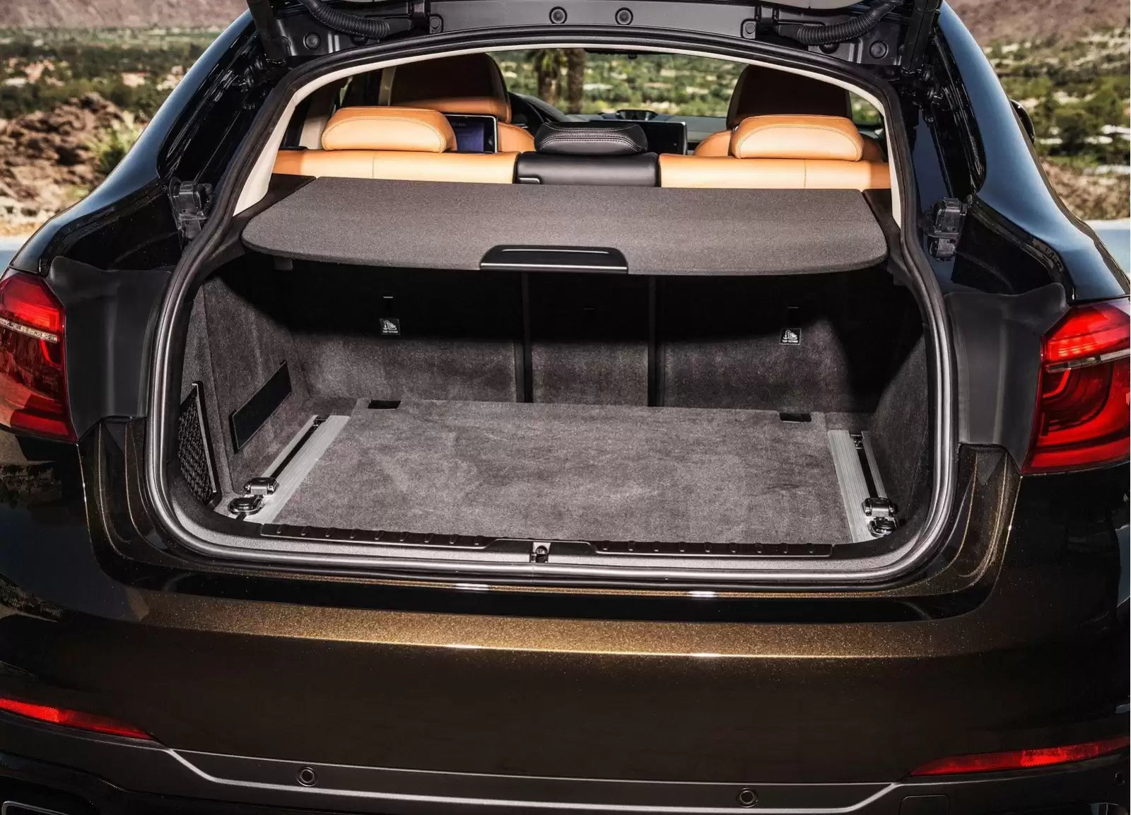 Fotografie vozu BMW X6 M Sportpaket 3.0, 225 kW, Benzinový, 4x4, Automatická převodovka výroba od 12/2014
