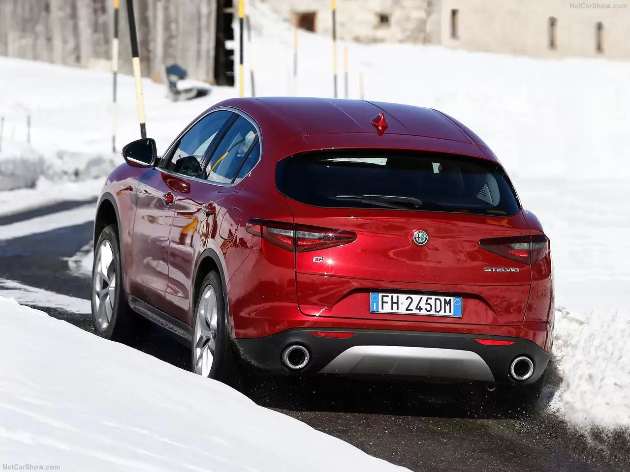 Fotografie vozu Alfa Romeo Stelvio First Edition Q4 AT8 2.0, 206 kW, Benzinový, 4x4, Automatická převodovka výroba od 04/2017