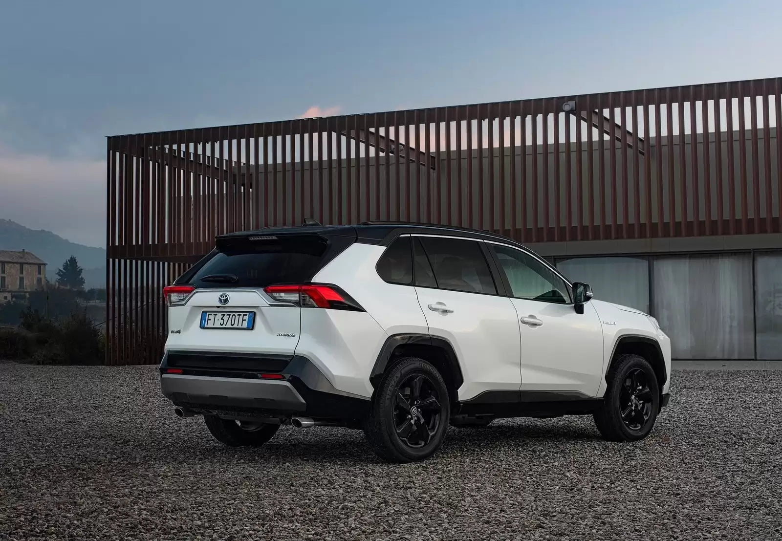 Fotografie vozu Toyota RAV4 Comfort 2.5, 131 kW, Hybridní, 4x4, e-CVT výroba od 01/2019