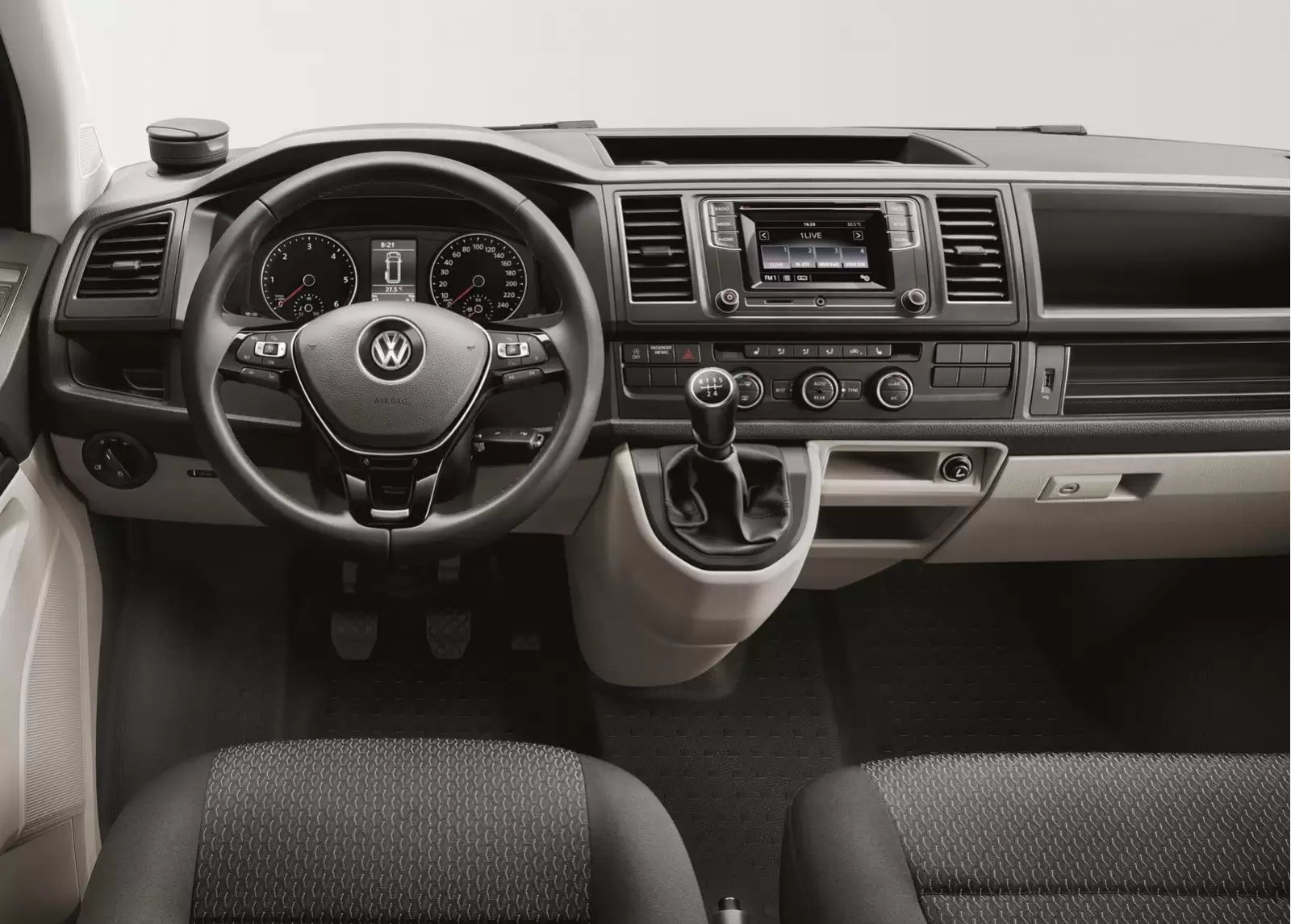 Fotografie vozu Volkswagen T6 Transporter Kombi 4MOTION 2.0 TDI BMT, 110 kW, Naftový, 4x4, Automatická převodovka výroba od 07/2015