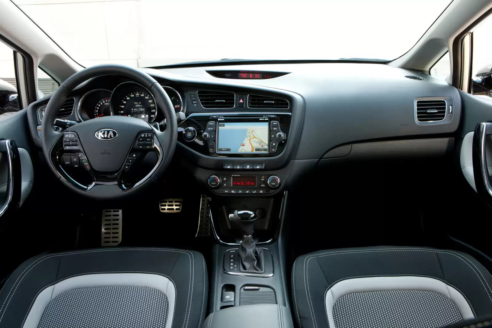 Fotografie vozu KIA cee´d Sportswagon Vision 1.4 ISG, 73 kW, Benzinový výroba od 09/2015