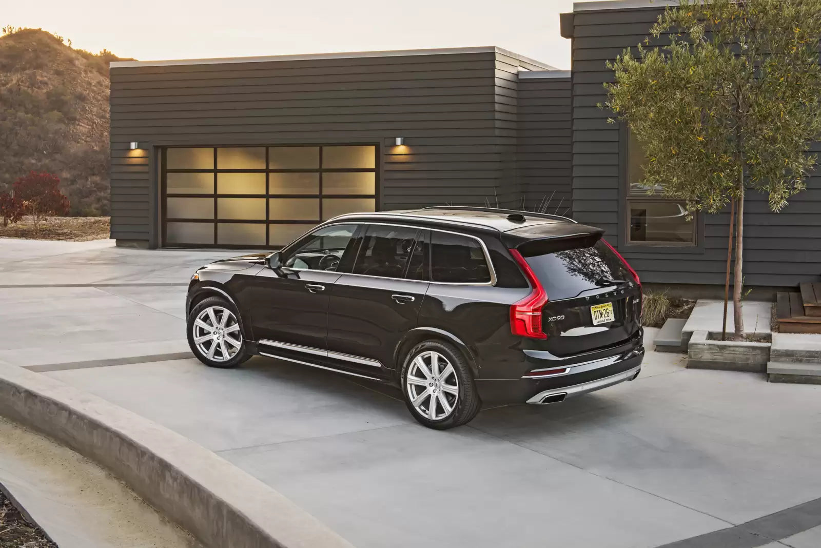 Fotografie vozu Volvo XC90 Ice-Line "PLUS Bright" 2.0, 173 kW, Nafta, 4x4, Automatická převodovka výroba od 01/2018