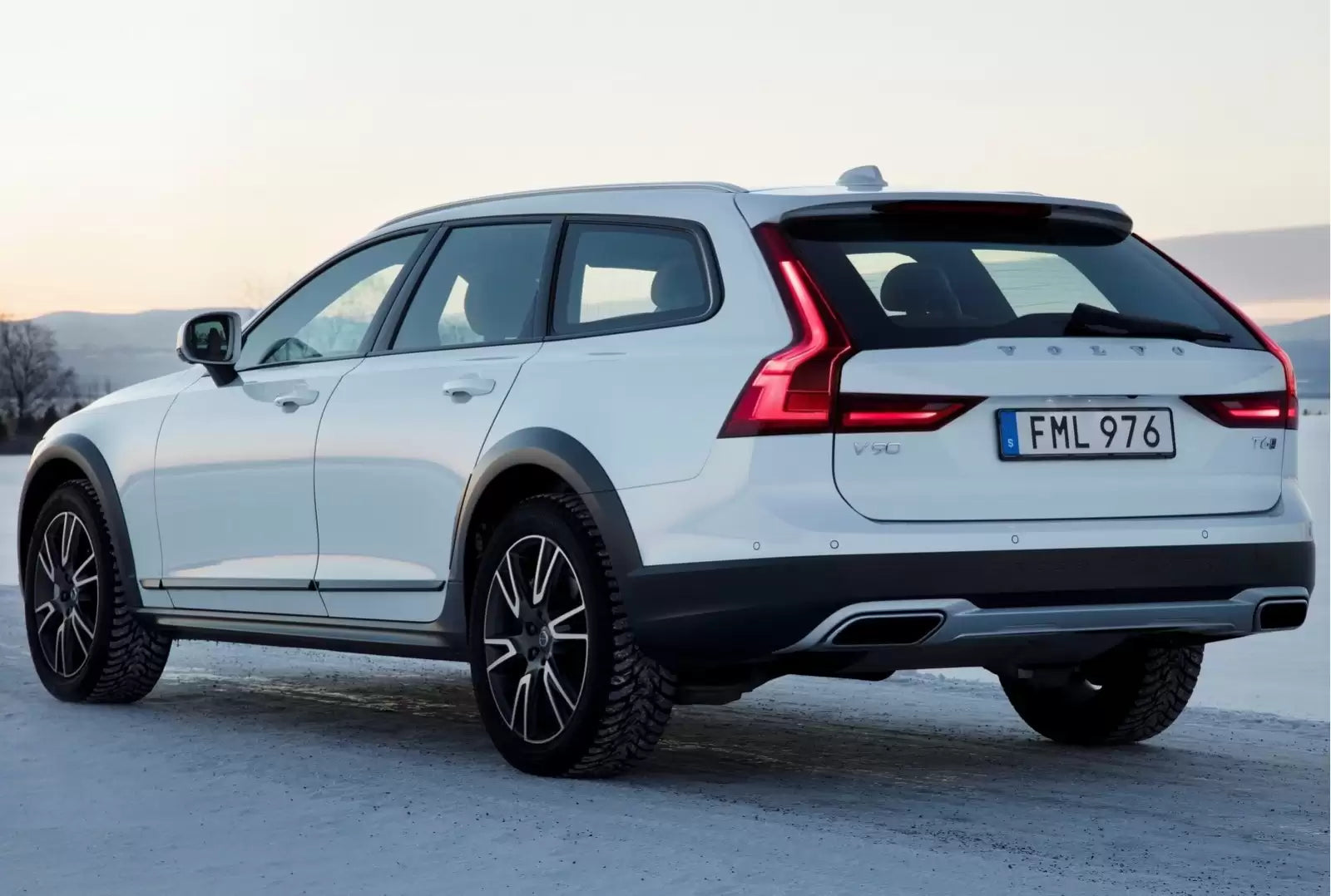 Fotografie vozu Volvo V90 Cross Country Pro 2.0, 173 kW, Naftový, 4x4, Automatická převodovka výroba od 11/2016