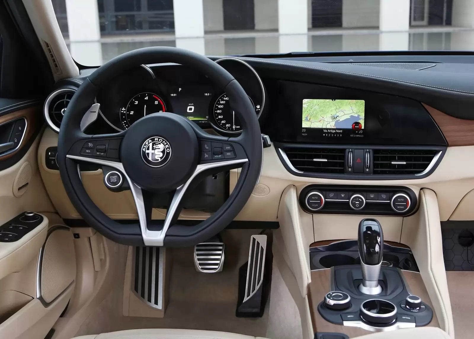 Fotografie vozu Alfa Romeo Giulia Veloce Q4 AT8 2.2, 154 kW, Naftový, 4x4, Automatická převodovka výroba od 10/2016
