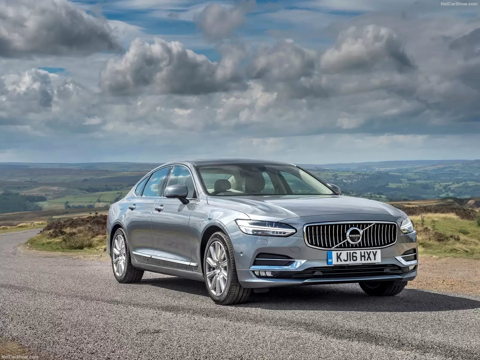 Fotografie vozu Volvo S90 Momentum 2.0, 184 kW, Benzinový, Automatická převodovka výroba od 07/2016