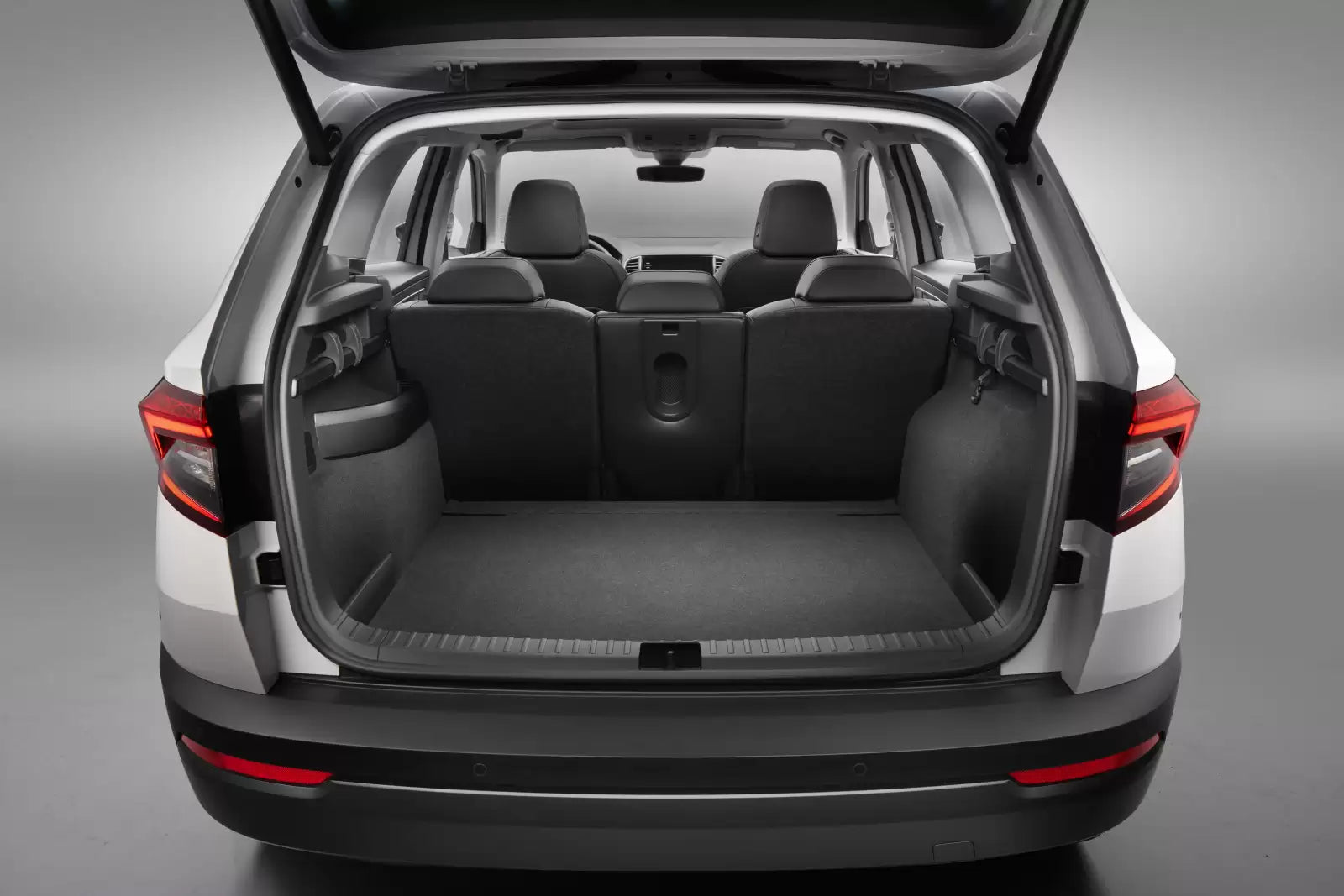 Fotografie vozu Škoda Karoq Ambition 1.5 TSI, 110 kW, Benzinový, 4x4, Automatická převodovka výroba od 07/2017