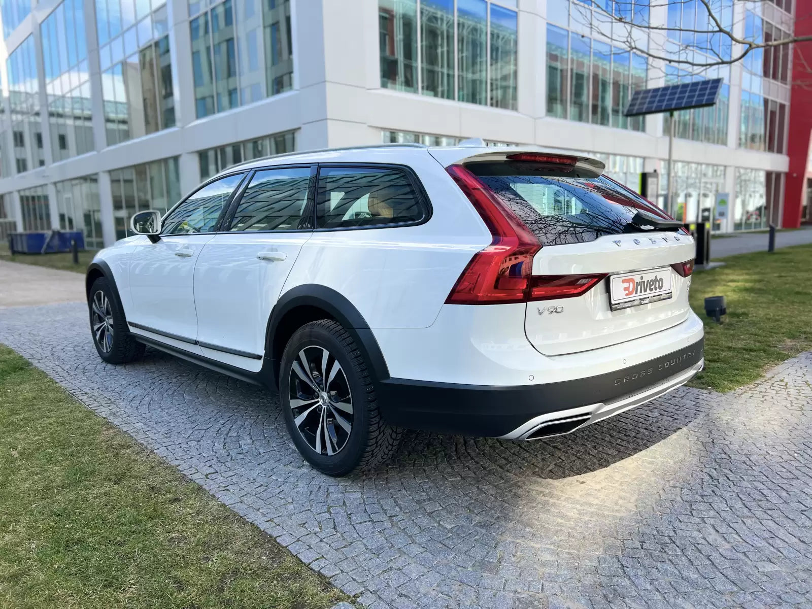 Fotografie vozu Volvo V90 Cross Country Pro 2.0, 184 kW, Benzinový, 4x4, Automatická převodovka výroba od 11/2016