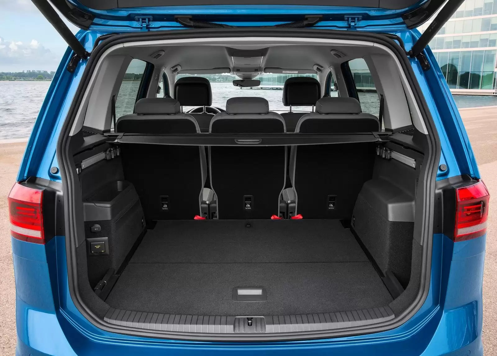 Fotografie vozu Volkswagen Touran Highline 1.8 BMT, 132 kW, Benzinový, Automatická převodovka výroba od 02/2016