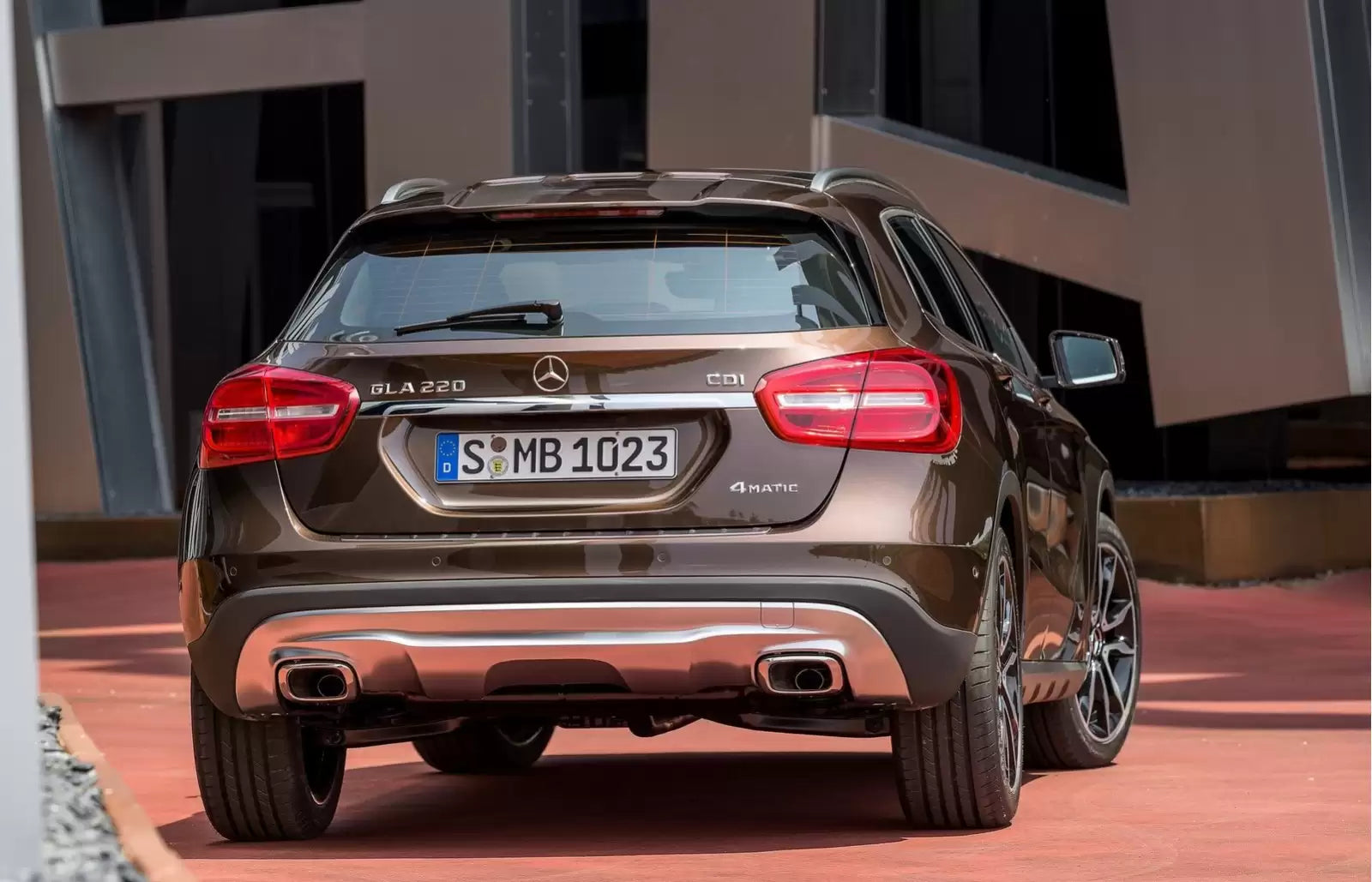 Fotografie vozu Mercedes-Benz GLA AMG Line 180, 90 kW, Benzinový, Automatická převodovka výroba od 01/2017