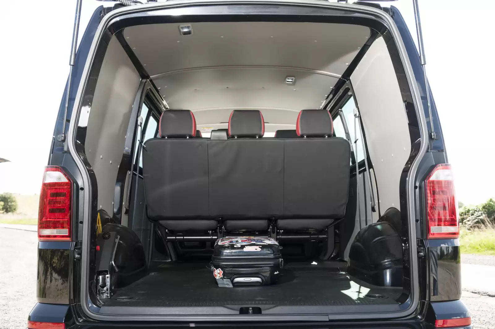 Fotografie vozu Volkswagen T6 Transporter Kombi 4MOTION 2.0 TDI BMT, 110 kW, Naftový, 4x4, Automatická převodovka výroba od 07/2015