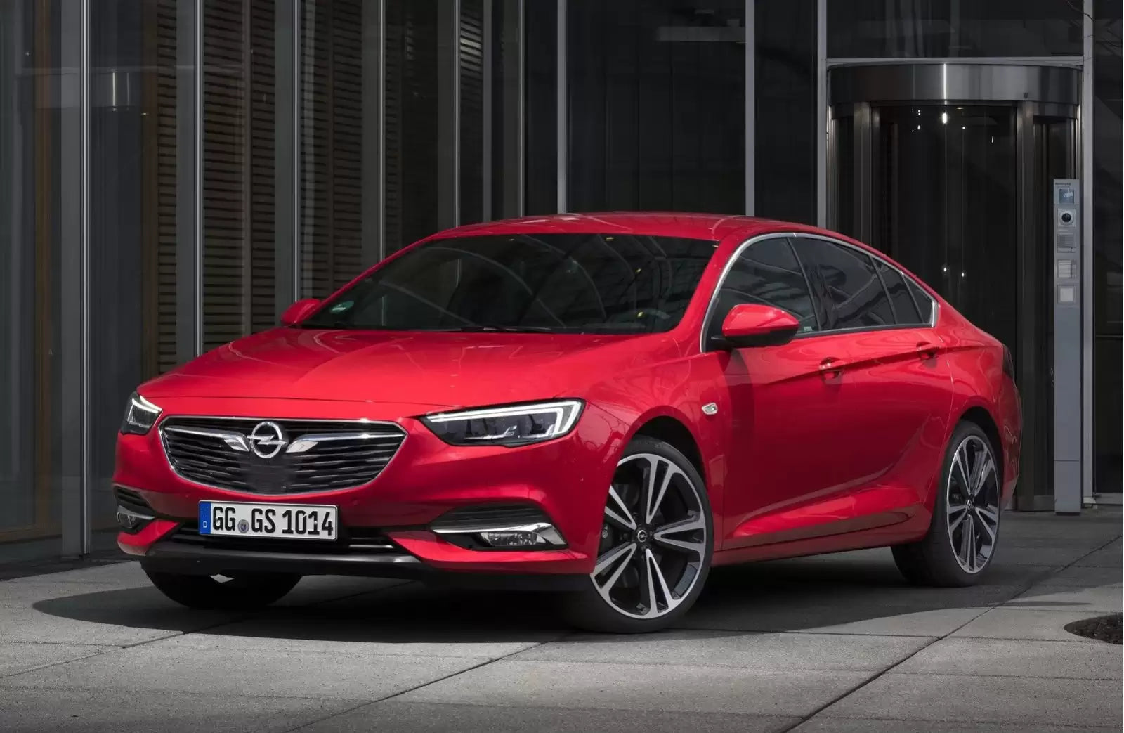 Fotografie vozu Opel Insignia Liftback Cosmo 1.6, 132 kW, Benzinový výroba 11/2008 - 06/2010