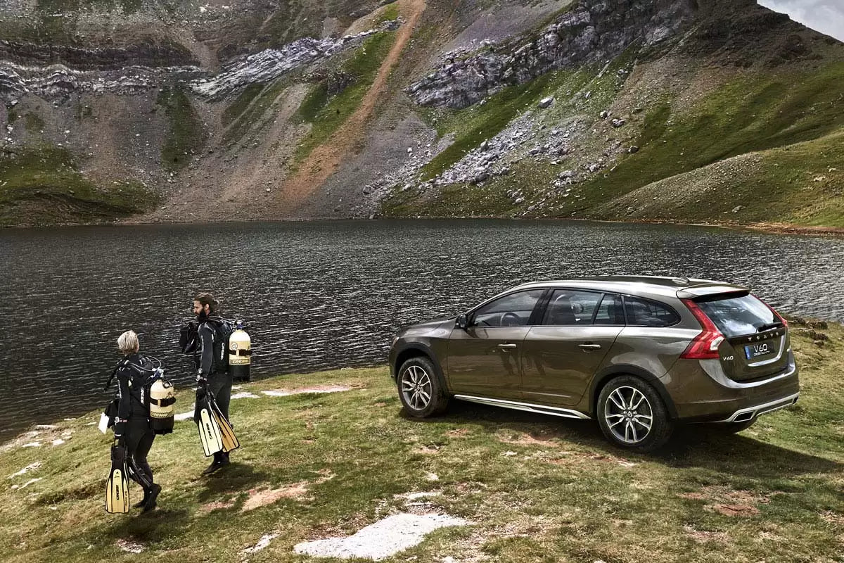 Volvo V60 Cross Country 2.0, 180 kW, Benzinový, Automatická převodovka