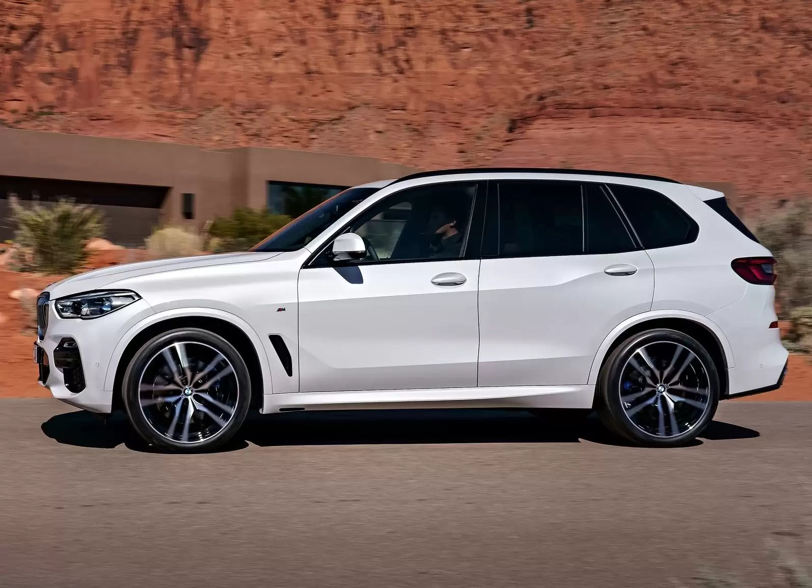 Fotografie vozu BMW X5 xDrive40i 40i 245 kW MHEV xDrive Steptronic výroba od 01/2019