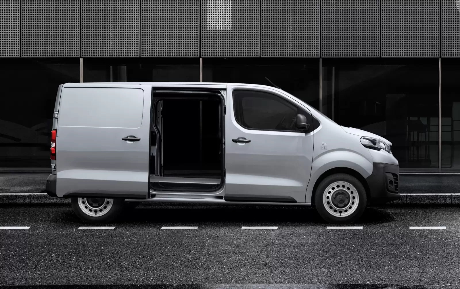 Fotografie vozu Peugeot Expert (III) Furgon L2 Active 2.0, 88 kW, Naftový výroba od 01/2015