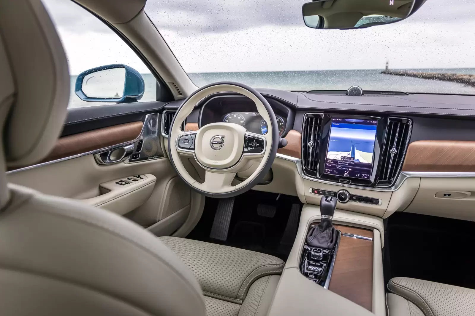 Fotografie vozu Volvo S90 Momentum Pro 2.0, 140 kW, Benzínový, Automatická převodovka výroba od 07/2016
