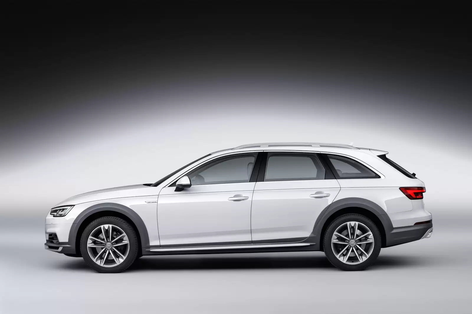 Fotografie vozu Audi A4 allroad quattro tiptronic 3.0 TDI, 200 kW, Naftový, 4x4, Automatická převodovka výroba od 03/2016