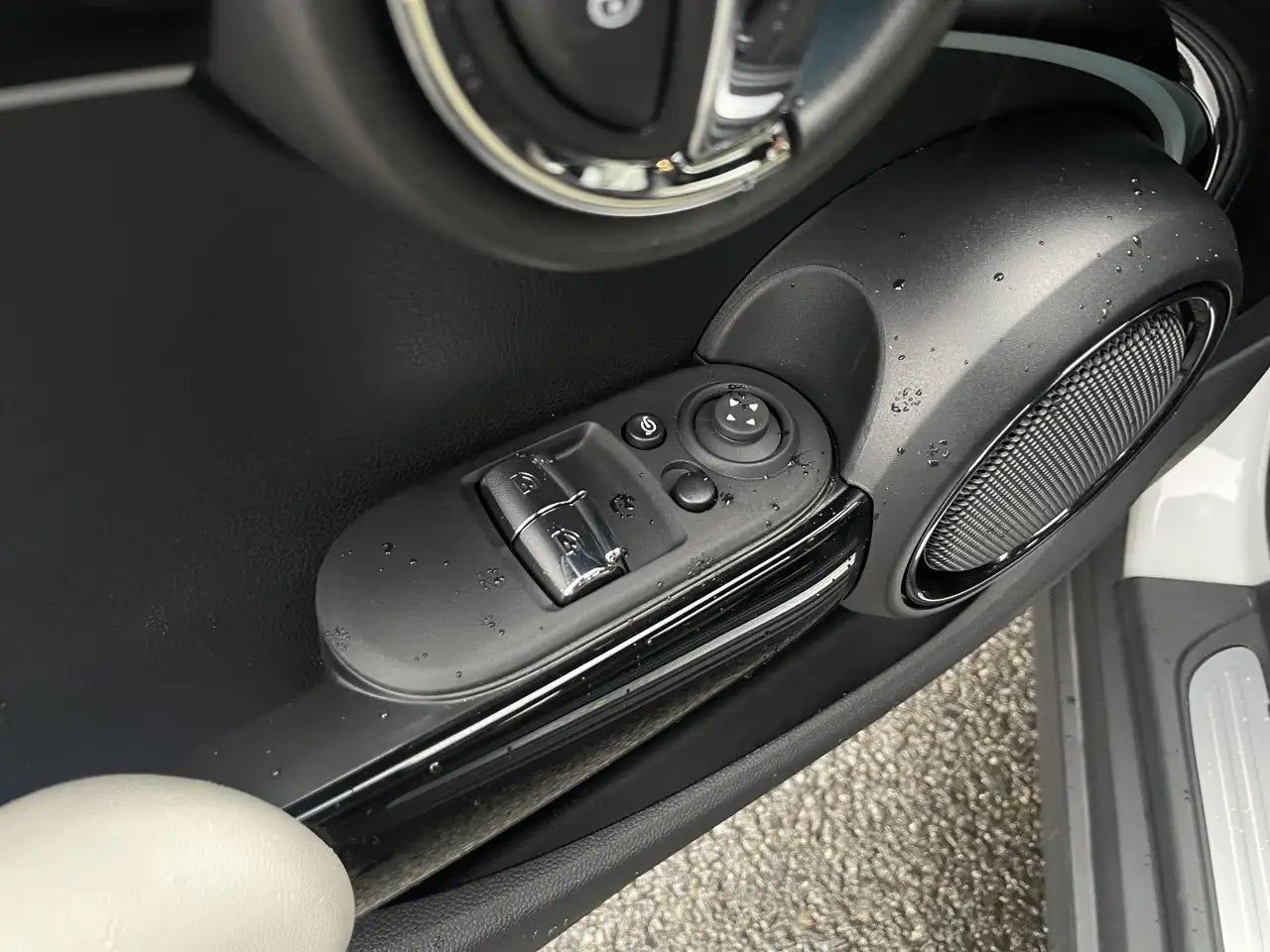 Fotografie automobilu MINI SE na operativní leasing | Driveto.cz